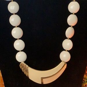 Beautiful Creme & White Necklace with Bracelet